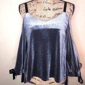 Romeo + Juliet Couture Open Back Cold Shoulder Gray Velvet Too with Ribbon Top